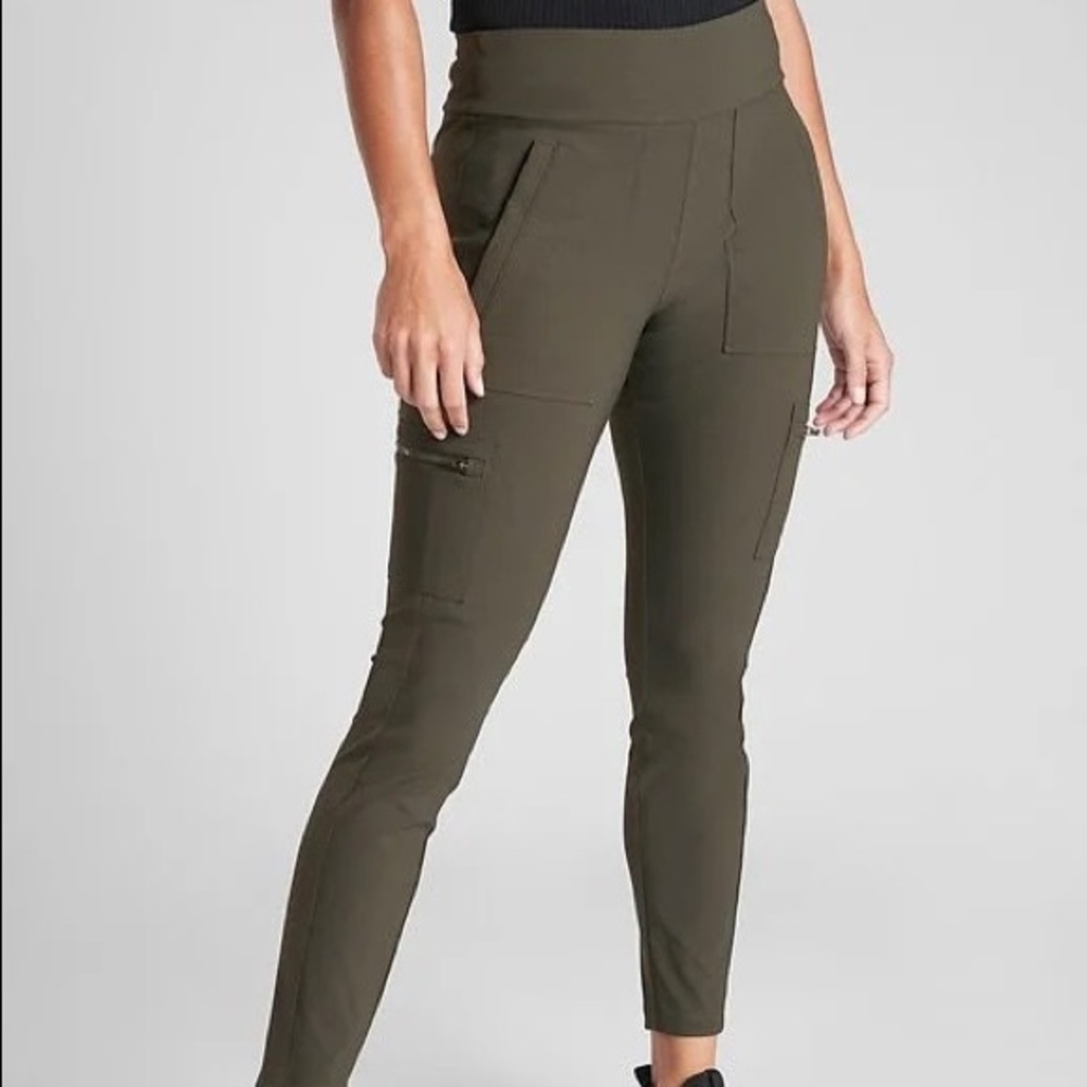 Athleta Headlands Hybrid Cargo Peat size 6